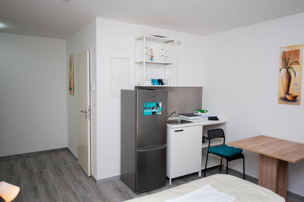 Modern Living Studio Kueche Netflix Inklusive Top Lage Nuremberg Bagian luar foto