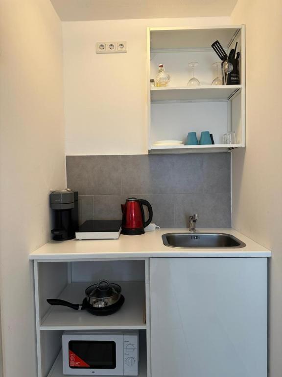 Modern Living Studio Kueche Netflix Inklusive Top Lage Nuremberg Bagian luar foto